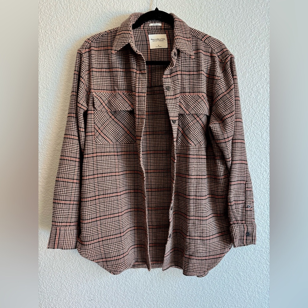 Abercrombie and Fitch, small oversized plaid button-down blazer style Shacket
